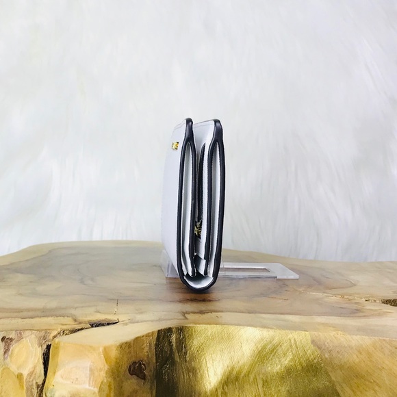 Michael Kors Jet Set Travel Slim Bifold Wallet - Picture 3 of 8